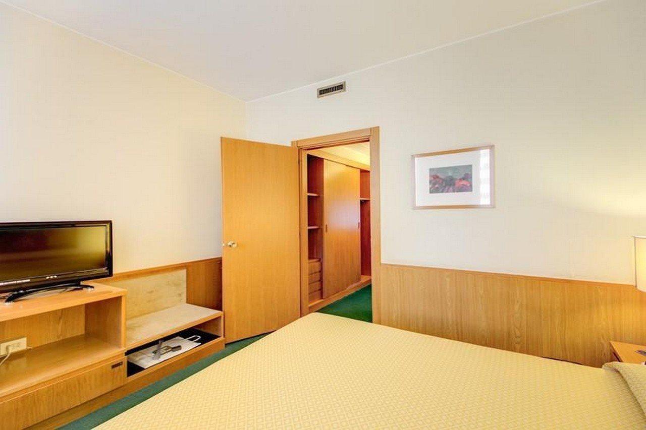 Hotel Galileo Милано Екстериор снимка