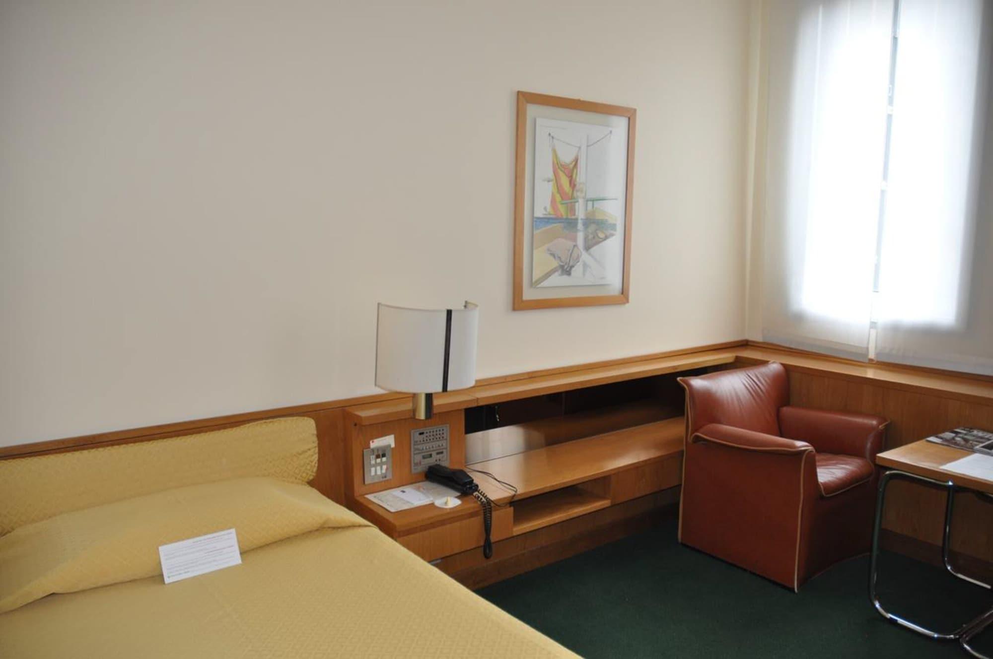 Hotel Galileo Милано Екстериор снимка