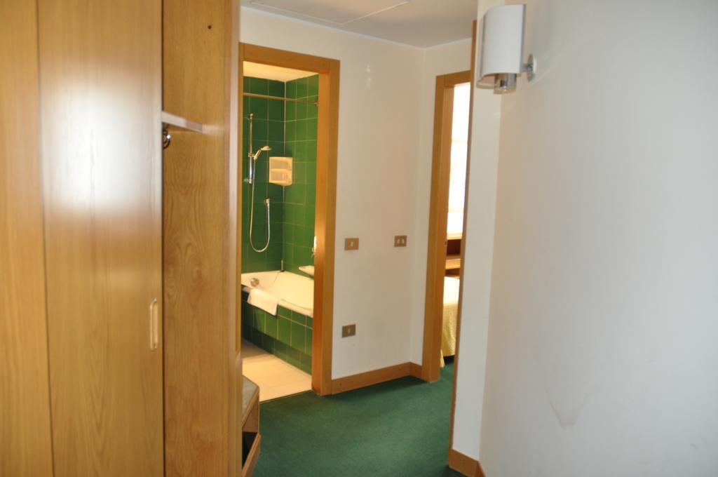 Hotel Galileo Милано Екстериор снимка