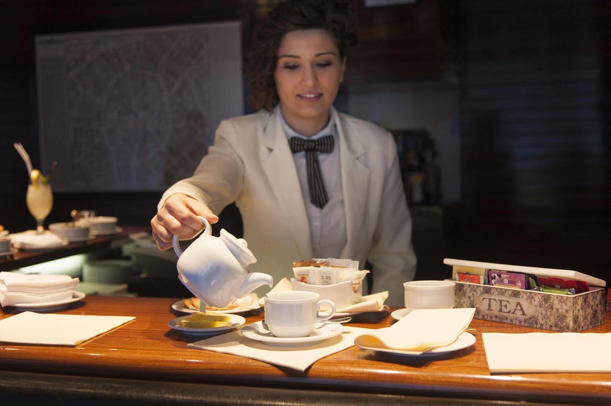 Hotel Galileo Милано Екстериор снимка