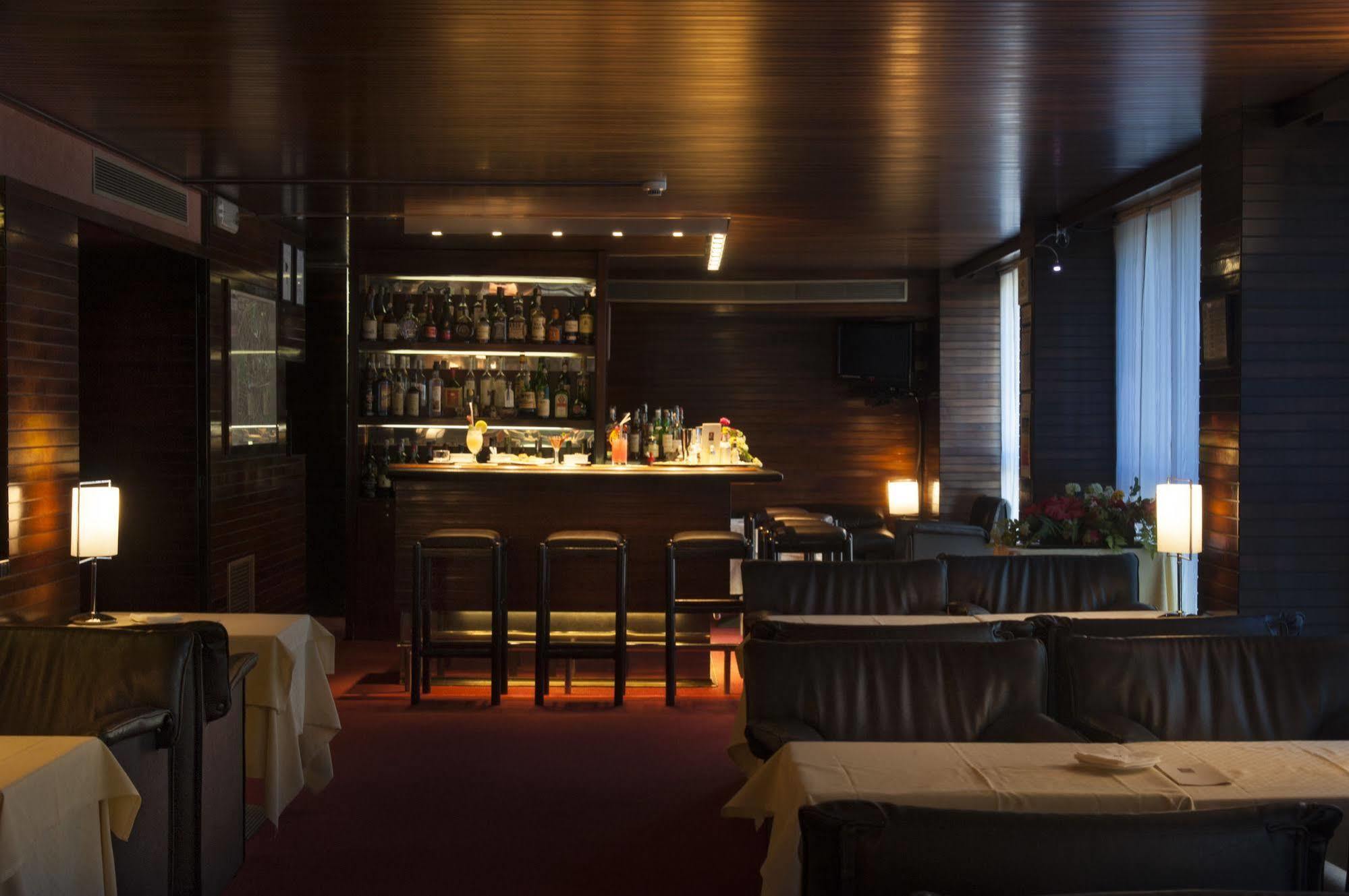 Hotel Galileo Милано Екстериор снимка