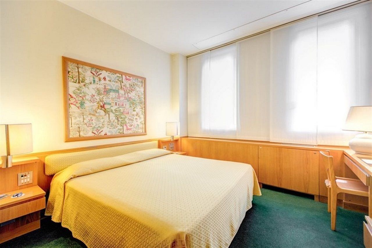 Hotel Galileo Милано Екстериор снимка