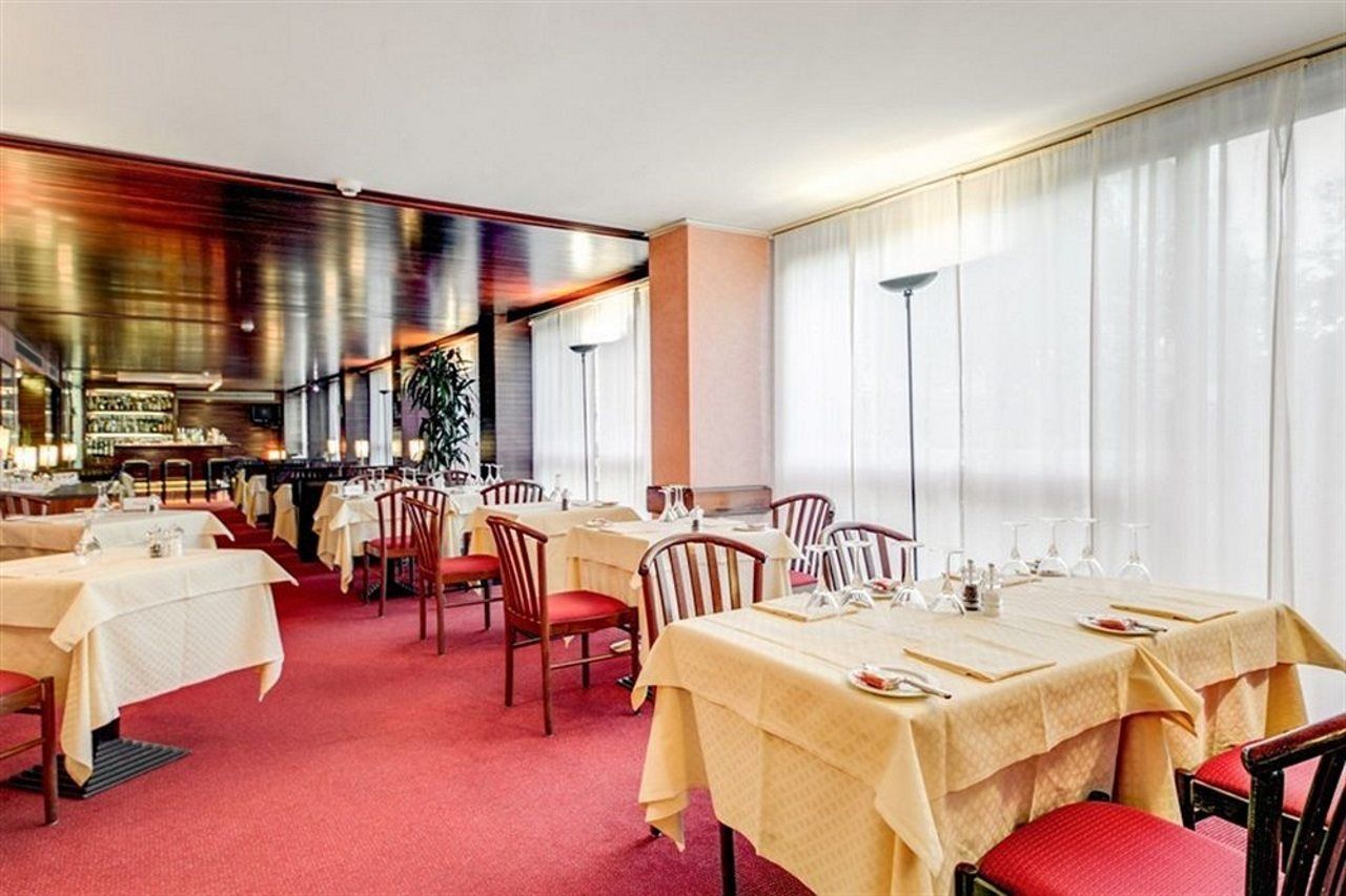 Hotel Galileo Милано Екстериор снимка