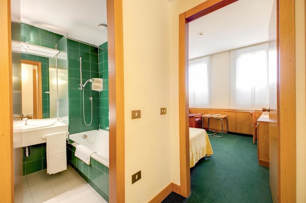 Hotel Galileo Милано Екстериор снимка